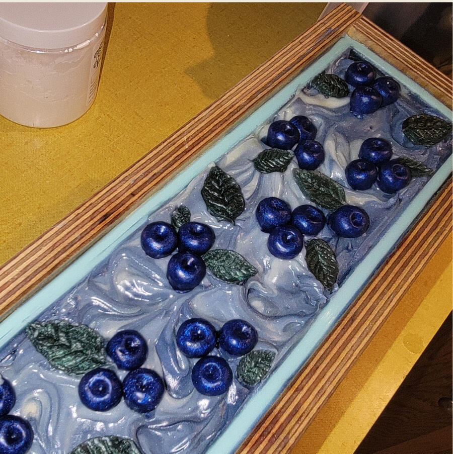 Minty Blues Cool-toned bar with peppermint and minty aroma swirls